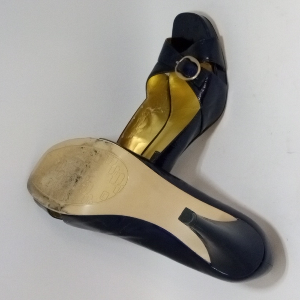 Electric ⚡ blue bandolino high heels with gold buckle accent. - Picture 6 of 6